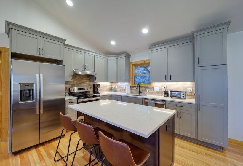 Blowing Rock Escape W/ Covered Deck & Fire Pit