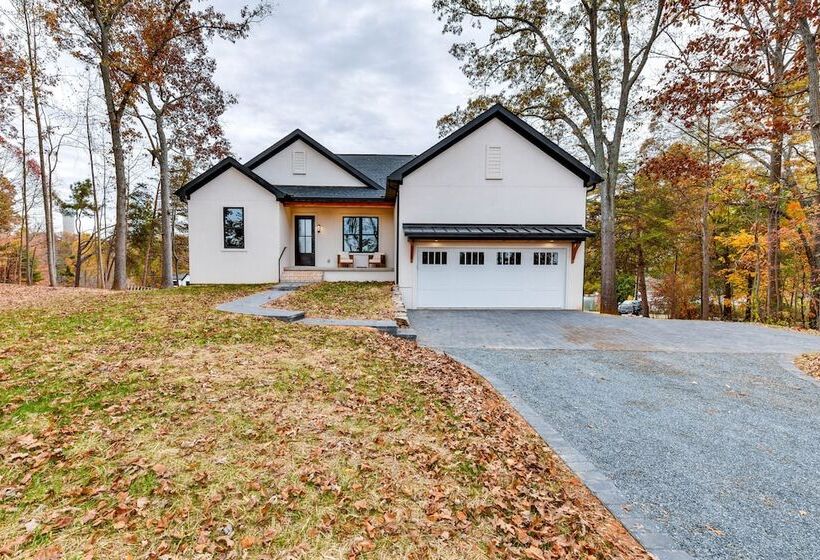 Bright Mooresville Retreat, Steps To Lake Norman!