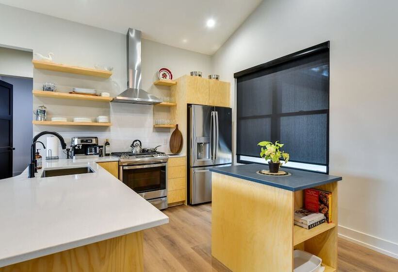 Bright Mooresville Retreat, Steps To Lake Norman!