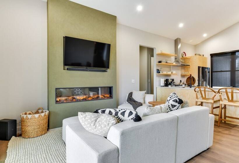 Bright Mooresville Retreat, Steps To Lake Norman!