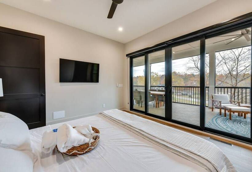 Bright Mooresville Retreat, Steps To Lake Norman!