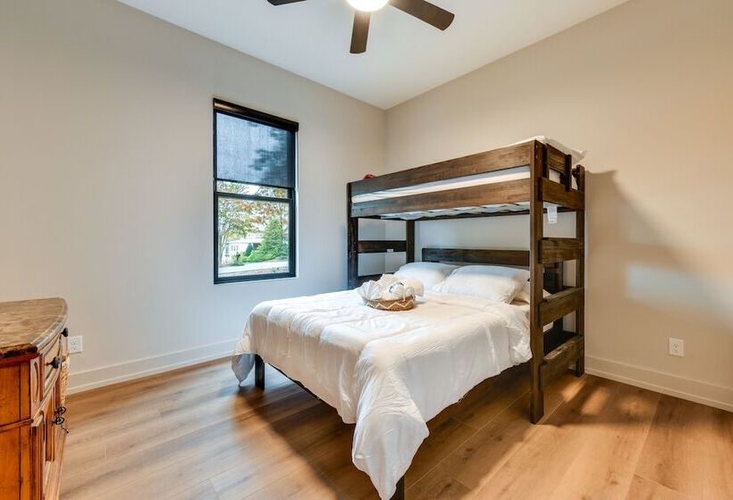 Bright Mooresville Retreat, Steps To Lake Norman!