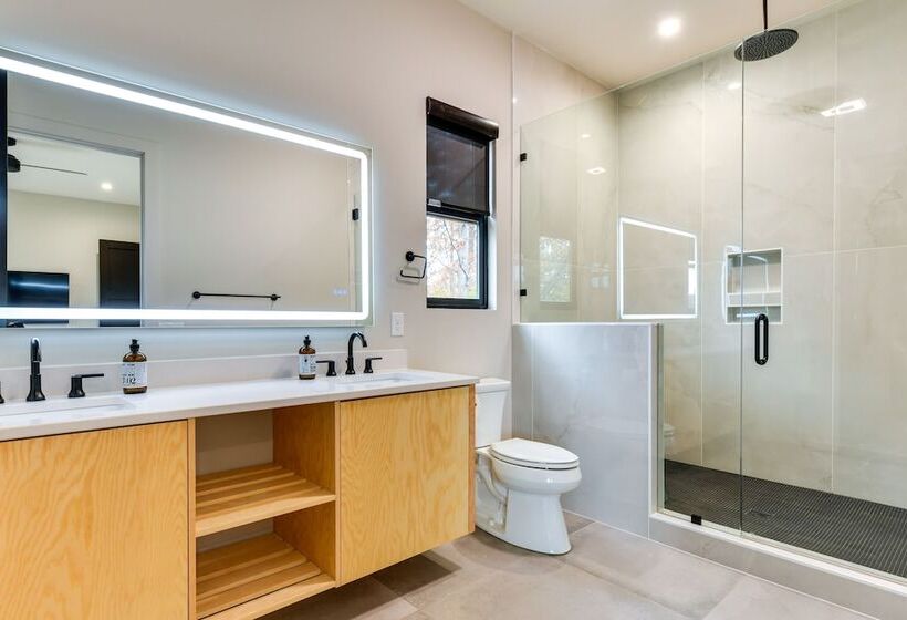 Bright Mooresville Retreat, Steps To Lake Norman!