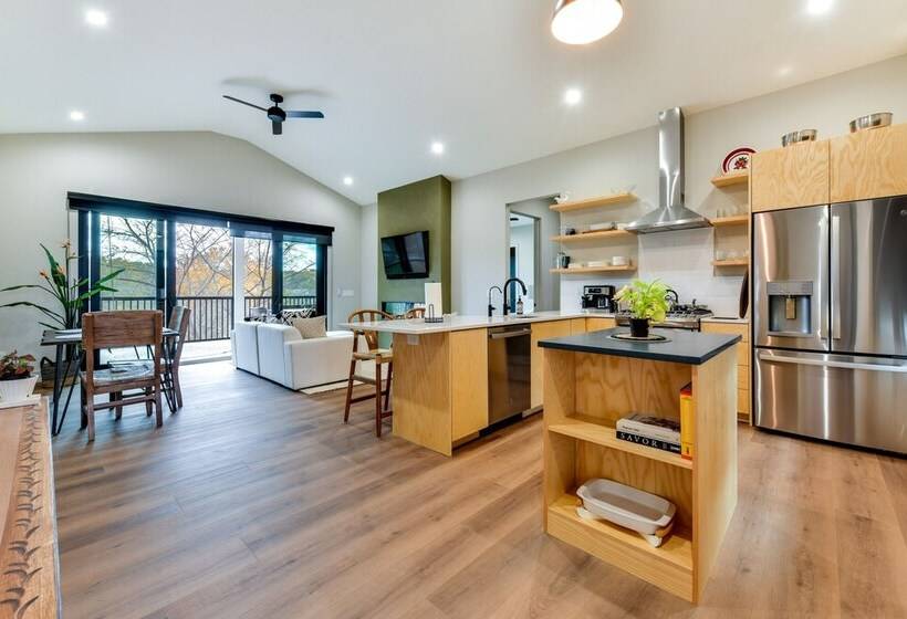 Bright Mooresville Retreat, Steps To Lake Norman!