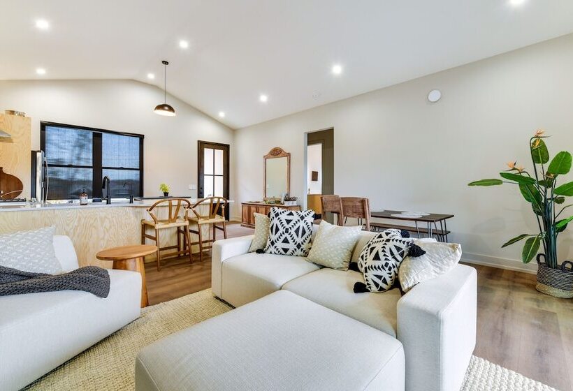 Bright Mooresville Retreat, Steps To Lake Norman!