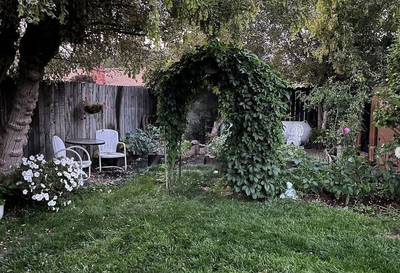 Butte Valley Bed And Breakfast