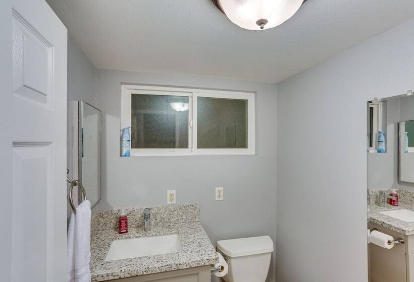 Cabin W/ 2 Decks   3 Mi To Lake Arrowhead Village!