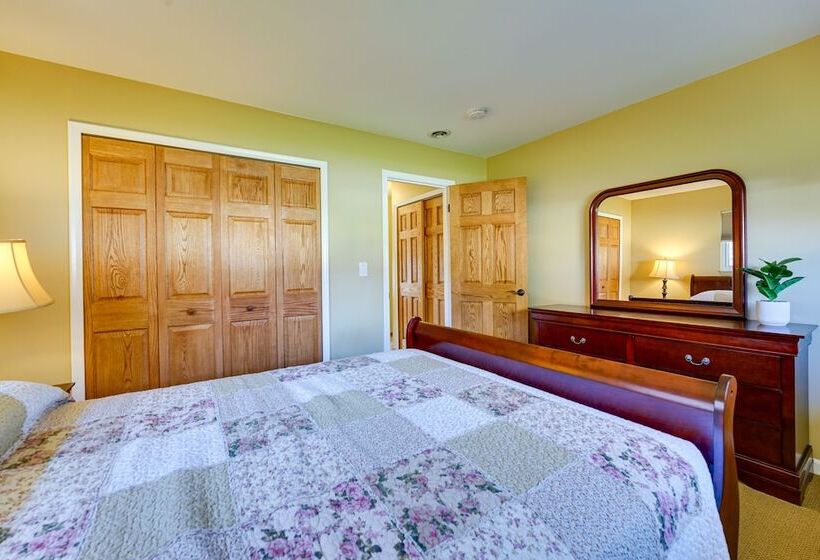 Canal Front Clay Township Gem: Boat & Jet Ski Lift