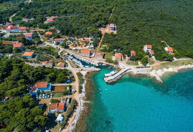 Room In Cabin   Caravan Near The Sea 1