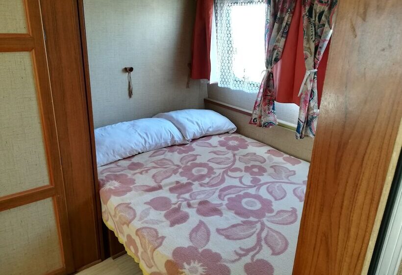 Room In Cabin   Caravan Near The Sea 1