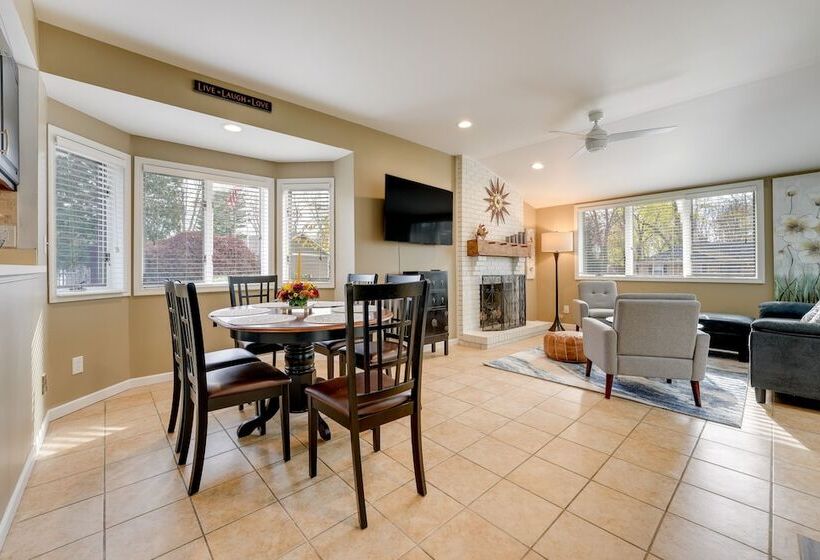 Cassopolis Vacation Home Walk To Diamond Lake!