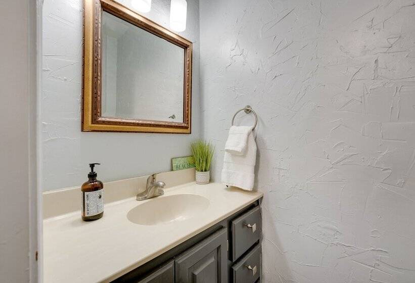 Cassopolis Vacation Home Walk To Diamond Lake!