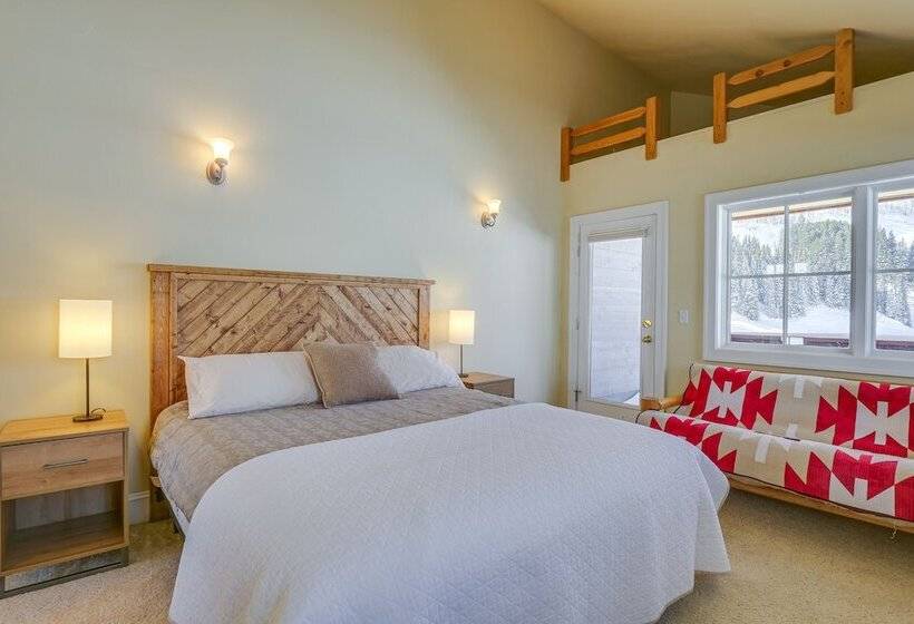 Cb Trailhouse Walk To Meridian Lake!