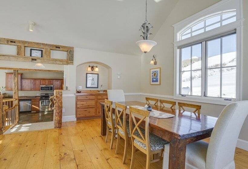 Cb Trailhouse Walk To Meridian Lake!