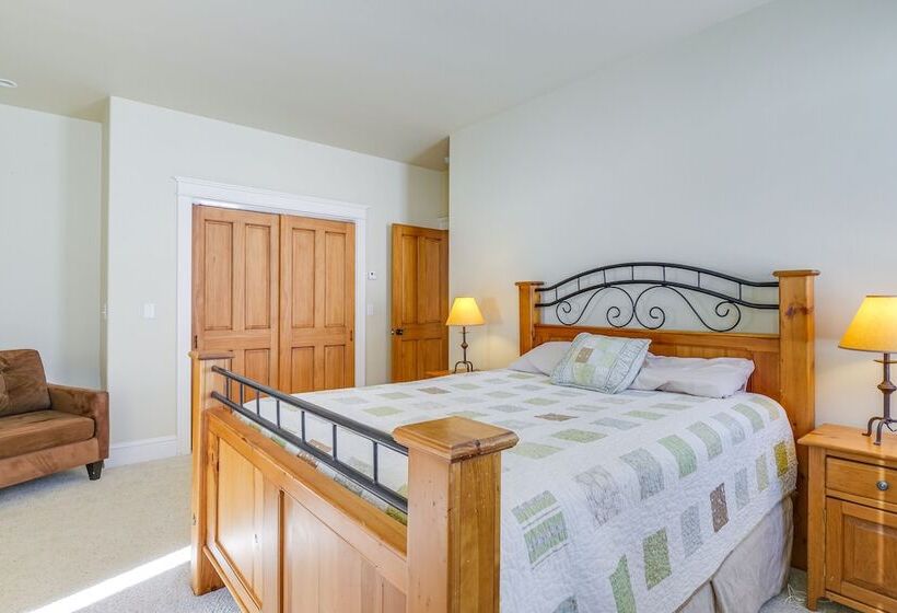 Cb Trailhouse Walk To Meridian Lake!