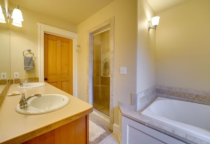 Cb Trailhouse Walk To Meridian Lake!