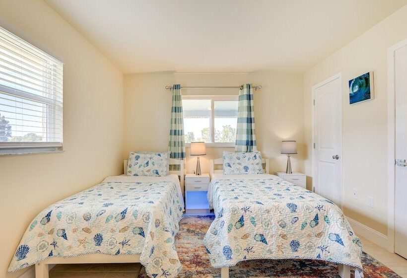 Centrally Located Home In Rotonda West W/ Patio