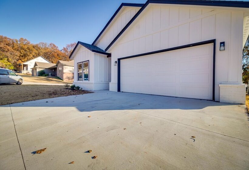 Charming Grove Home W/ Deck Near Grand Lake!