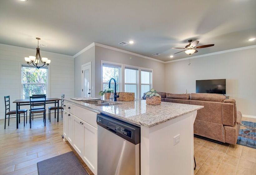 Charming Grove Home W/ Deck Near Grand Lake!