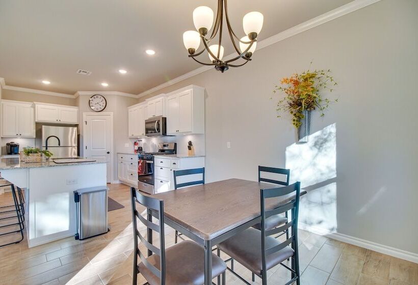 Charming Grove Home W/ Deck Near Grand Lake!