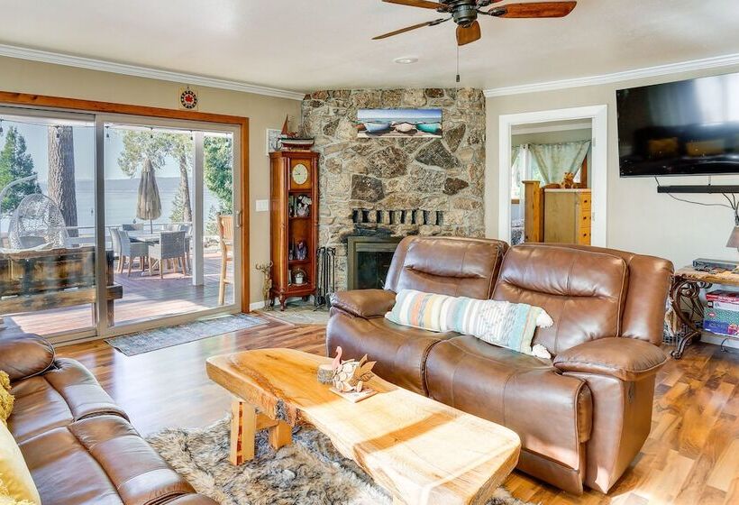 Charming Home W/ Private Dock On Lake Almanor!
