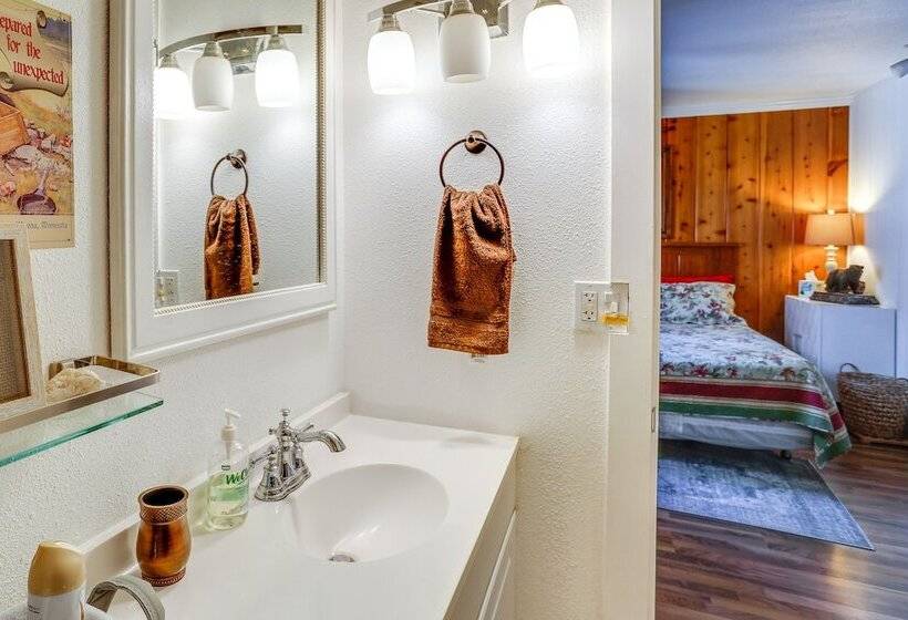 Charming Home W/ Private Dock On Lake Almanor!