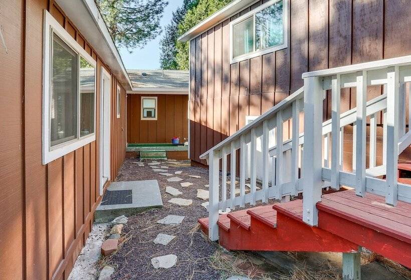 Charming Home W/ Private Dock On Lake Almanor!