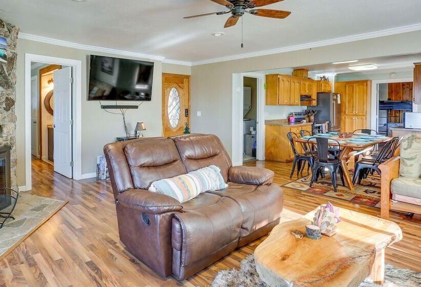 Charming Home W/ Private Dock On Lake Almanor!