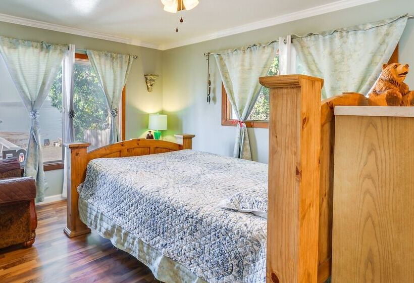 Charming Home W/ Private Dock On Lake Almanor!