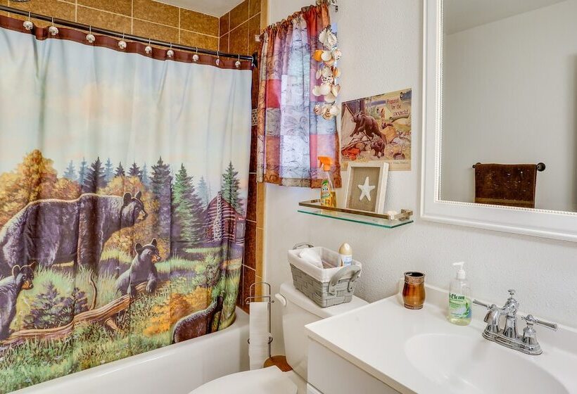 Charming Home W/ Private Dock On Lake Almanor!