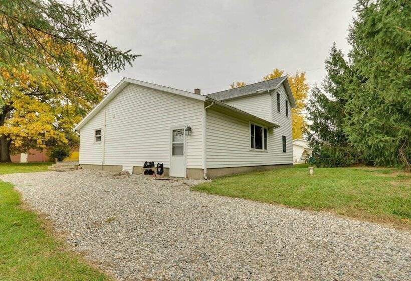 Charming Osseo Hideaway W/ Private Deck & Yard!