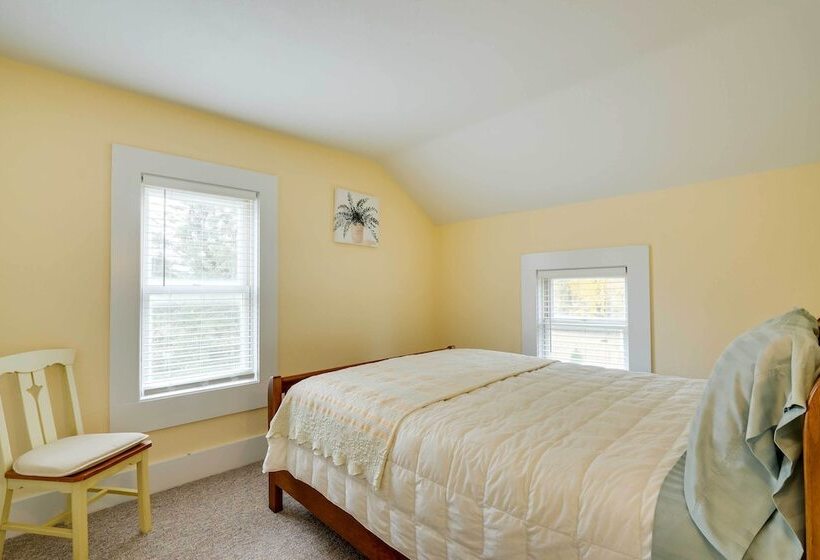 Charming Osseo Hideaway W/ Private Deck & Yard!