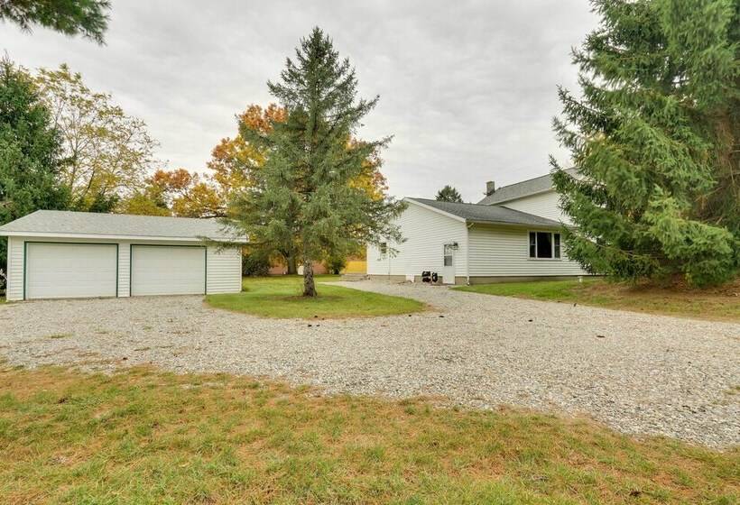 Charming Osseo Hideaway W/ Private Deck & Yard!
