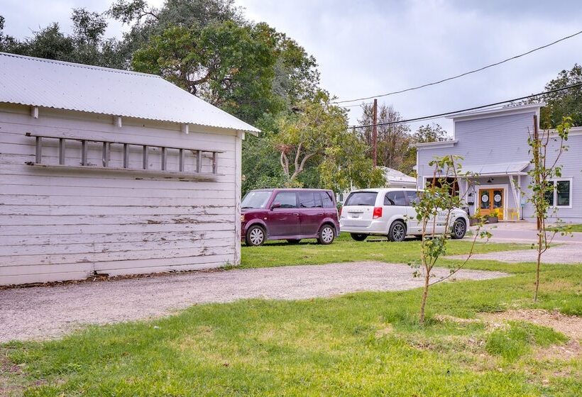 Charming Single Story Home In Historic Georgetown