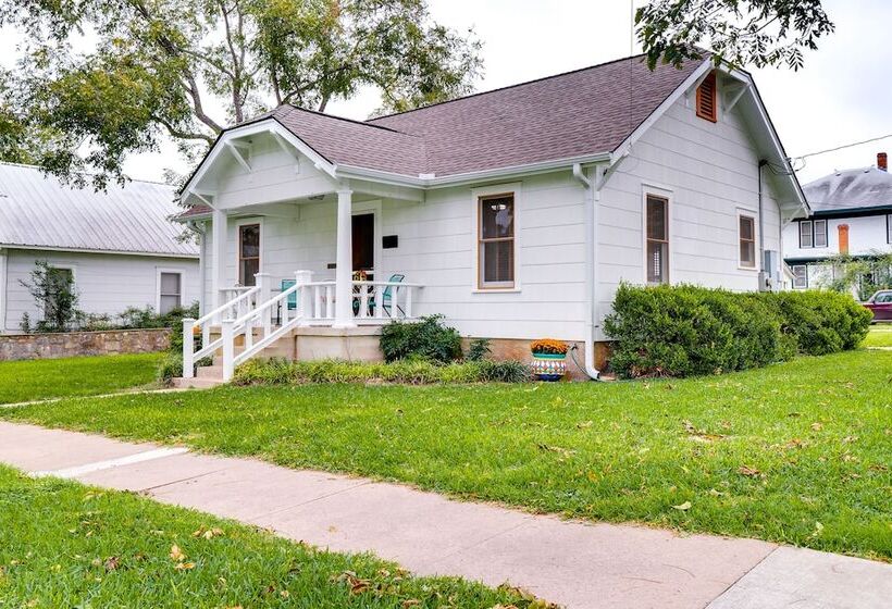 Charming Single Story Home In Historic Georgetown