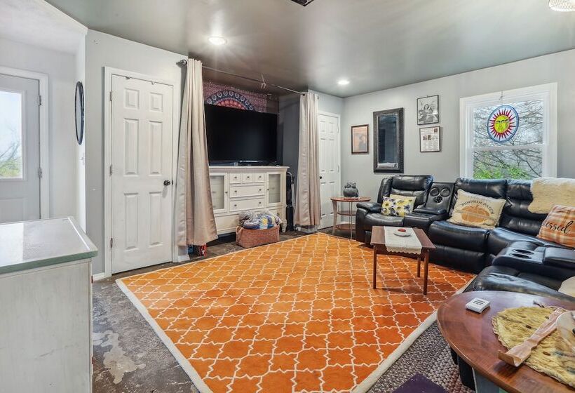Charming Union Home W/ Backyard, Fire Pit!