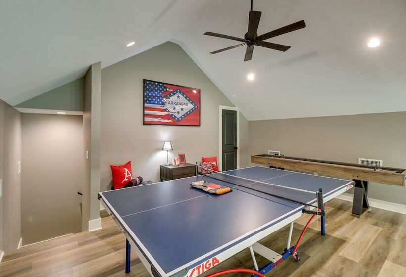 Chic Arkansas Retreat W/ Patio, Grill & Fire Pit!