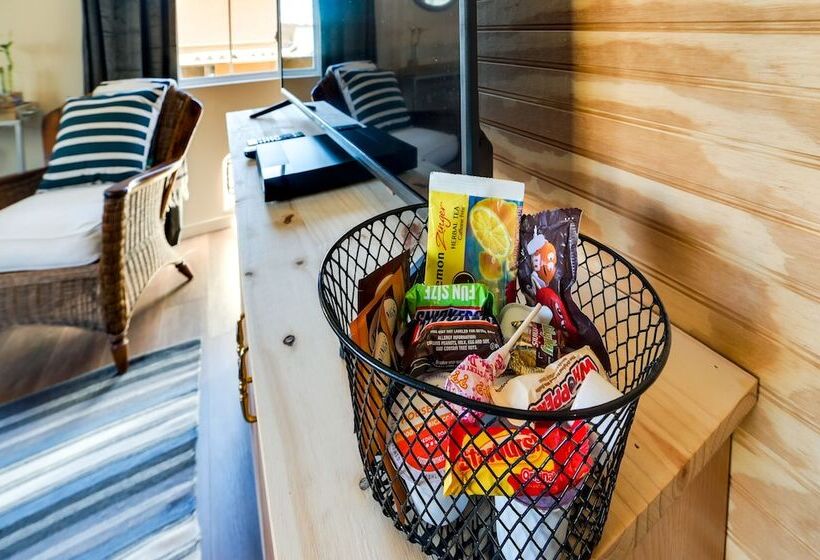 Chic Harrison Home: Walk To Wilson State Park!