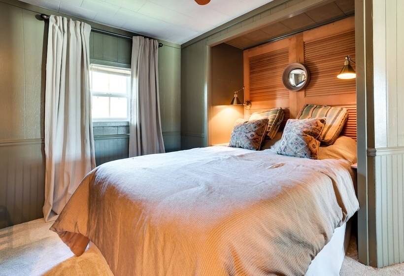 Chic Harrison Home: Walk To Wilson State Park!