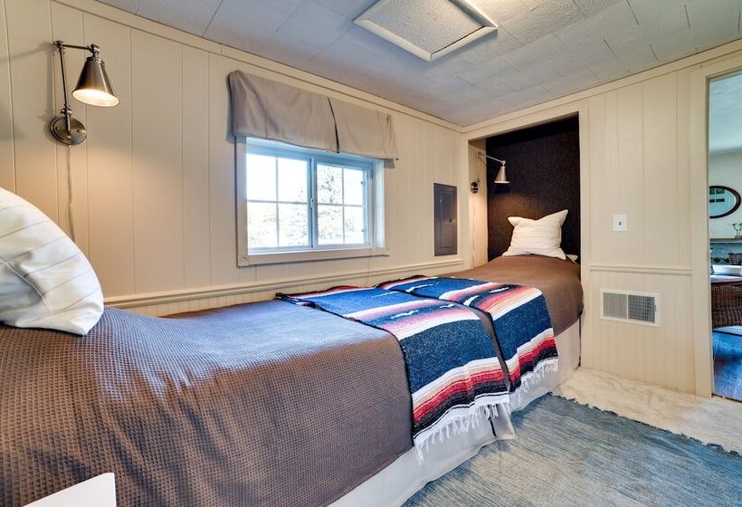 Chic Harrison Home: Walk To Wilson State Park!