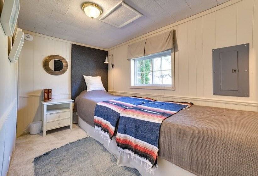 Chic Harrison Home: Walk To Wilson State Park!