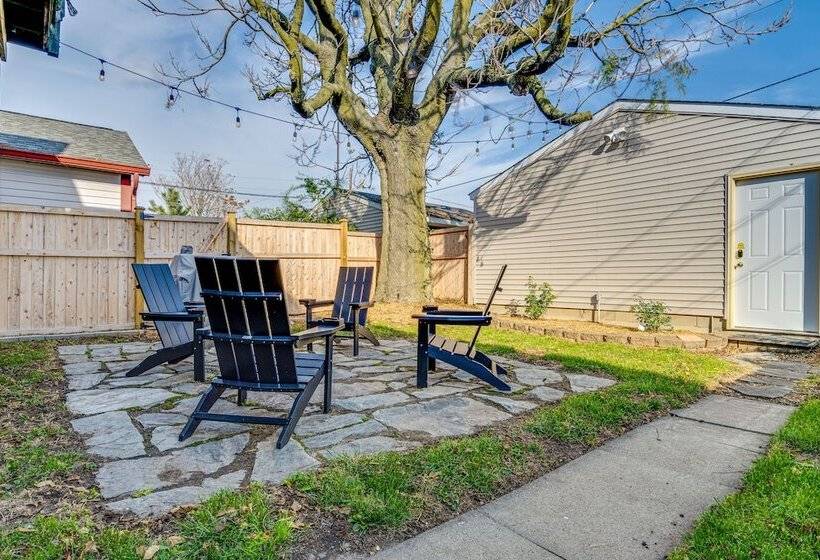 Chic Indianapolis Home W/ Patio < 2 Mi To Downtown