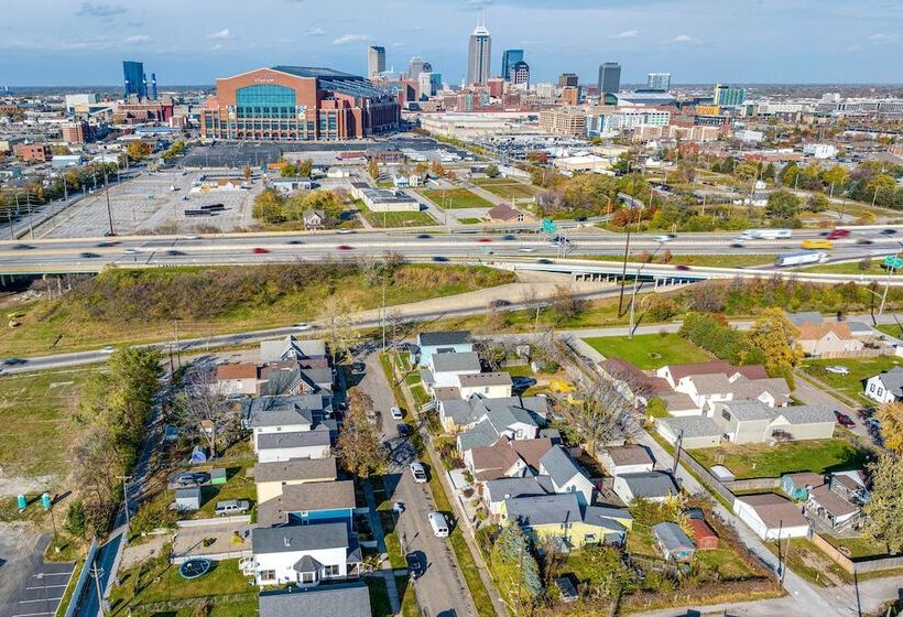 Chic Indianapolis Home W/ Patio < 2 Mi To Downtown