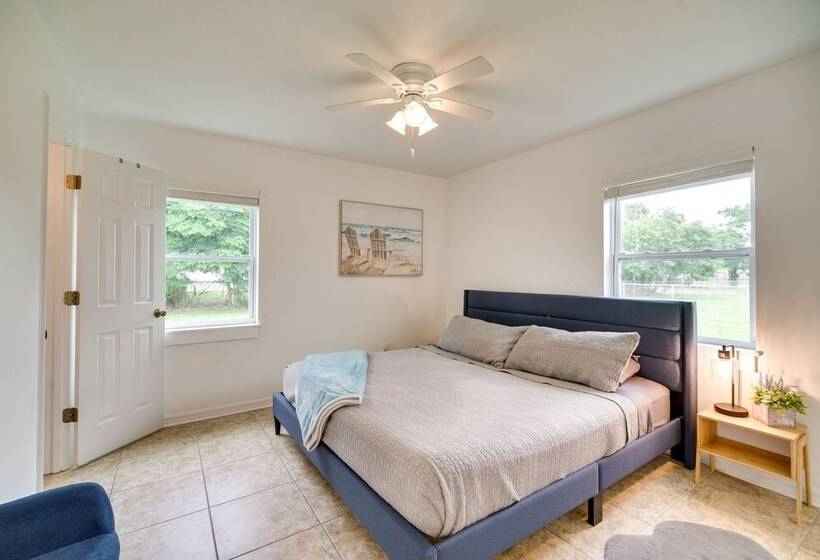 Chic Melbourne Cottage W/ Fire Pit, 4 Mi To Beach!