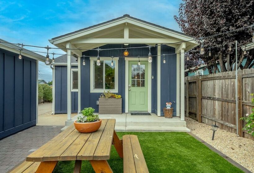 Charming 2 Bdr Seaside Cottage 5 Min To Beach!