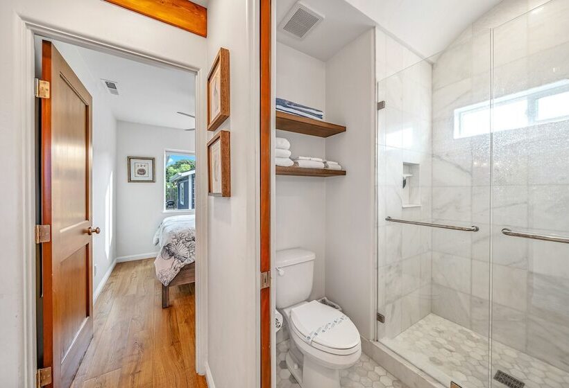 Charming 2 Bdr Seaside Cottage 5 Min To Beach!