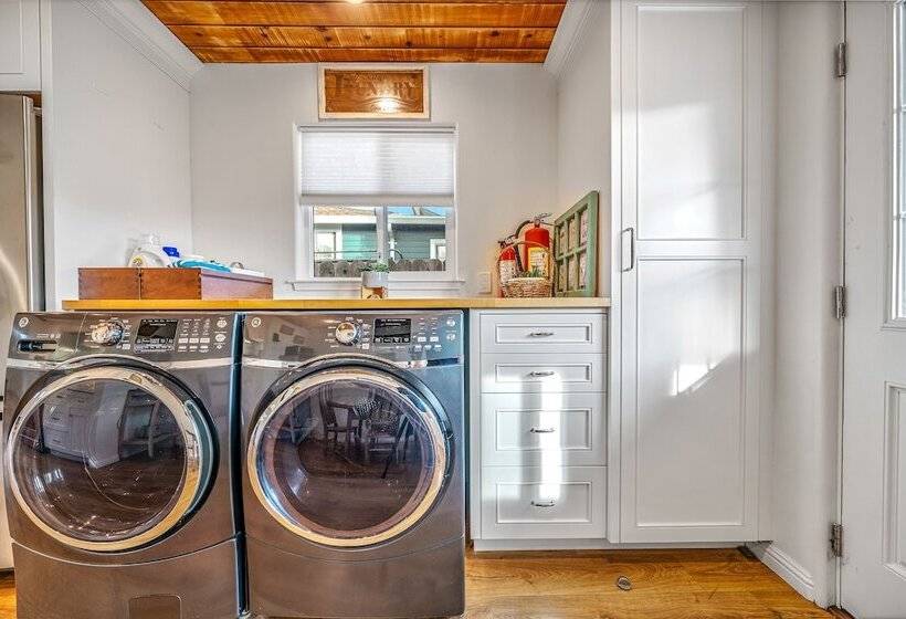 Charming 2 Bdr Seaside Cottage 5 Min To Beach!