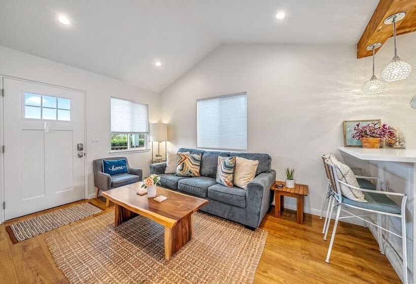 Charming 2 Bdr Seaside Cottage 5 Min To Beach!