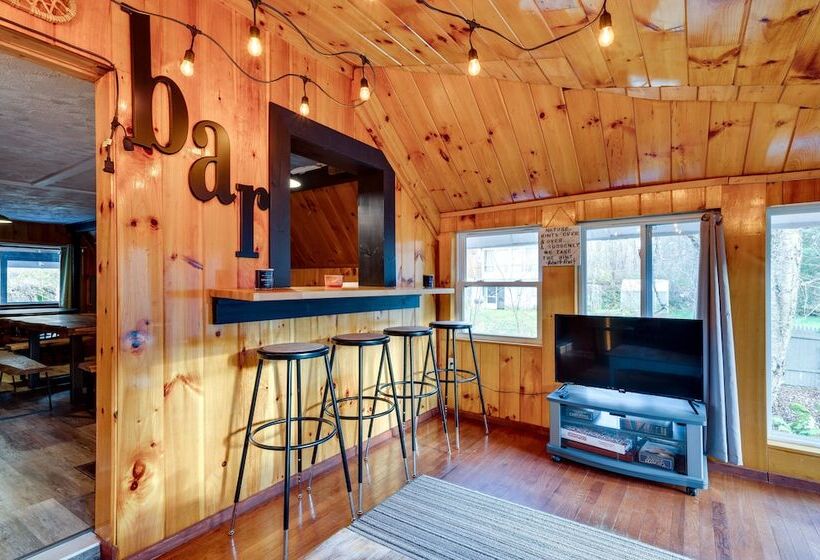 Cozy Bethlehem Family Cabin Near Skiing & Hiking!