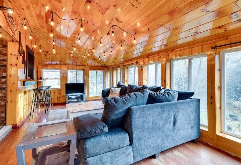 Cozy Bethlehem Family Cabin Near Skiing & Hiking!